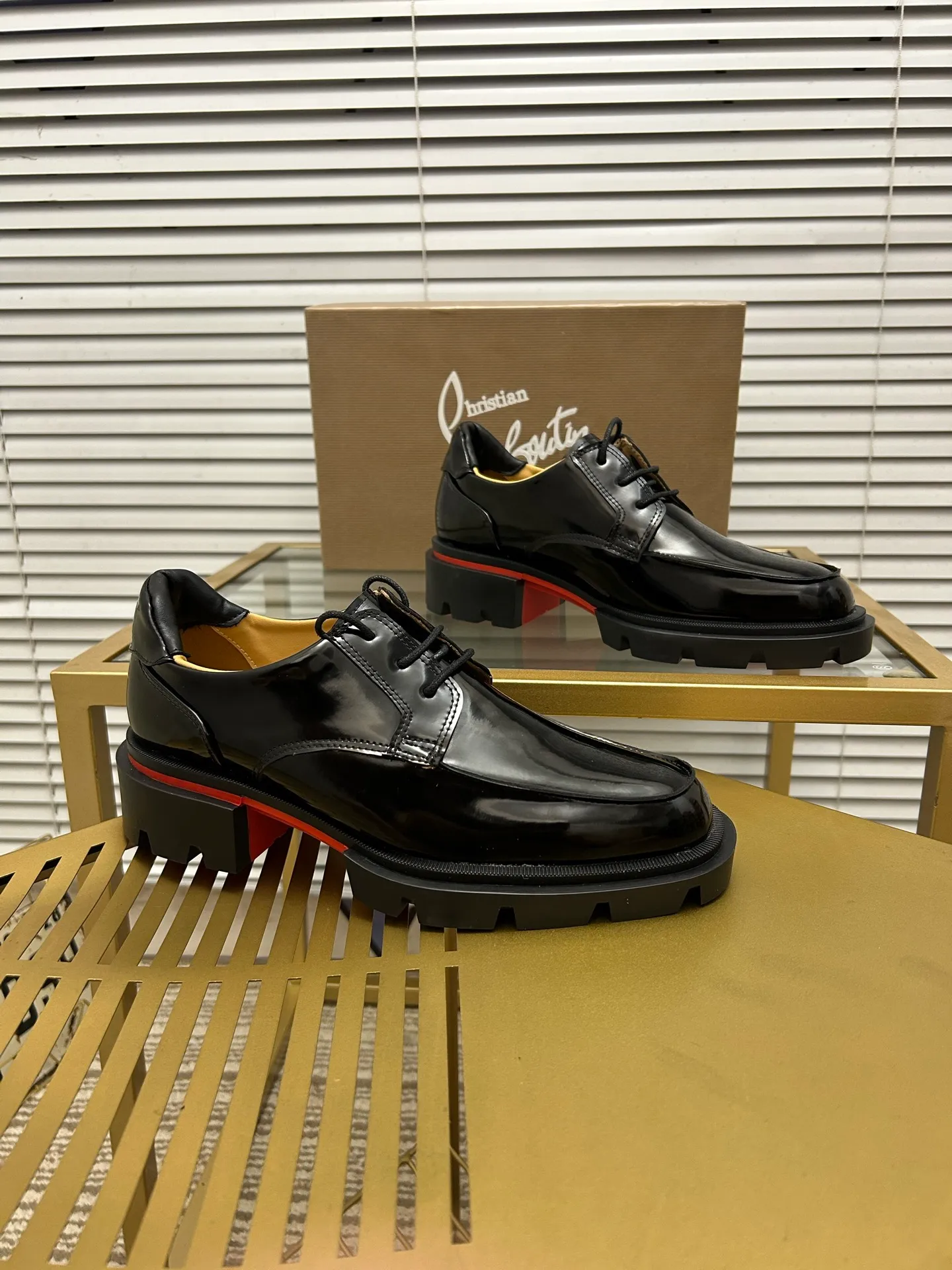 (Customized model) Ex-factory price is 660. christian louboutin (CL red sole shoes) counter series, casual sneakers for couples 📢 📢 📢 Exclusive hot style release 🎈🎈💪 Movable latex feet 👻 Finished outsole line [Proud] 😝Female 35-40# Male 38#-46, global supply😝 [Top version]: Original imported genuine leather upper, top original leather lining, original molded TPU outsole, original 1:1 detail processing, original shoe last,